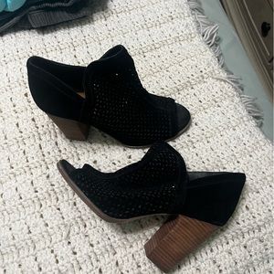 Lucky heel, peep toe